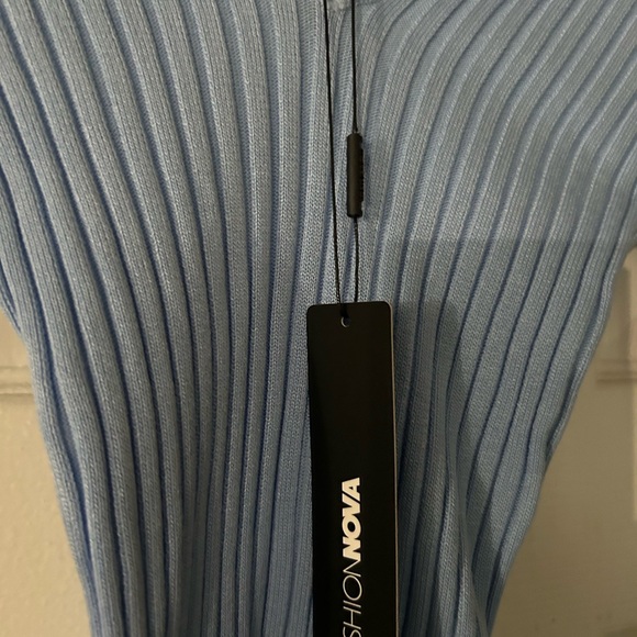 Fashion Nova tight fitting ribbed v neck Top, size L, new with tags - Picture 4 of 4